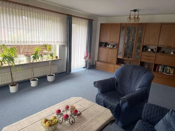 Immobilie in Jevenstedt - Ihre neue Kapitalanlage: Vermietetes Zweifamilienhaus mit je 4 Zimmern, Küche, Bad und Garage - Bild 2
