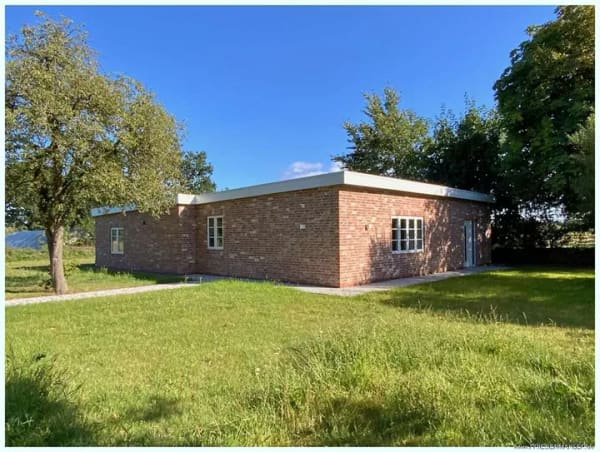 Immobilie in Hattstedt - BEZUGSFREI: Kernsanierter Bungalow mit großem Garten und Garage in Alleinlage nahe Husum und Nordsee - Bild 0