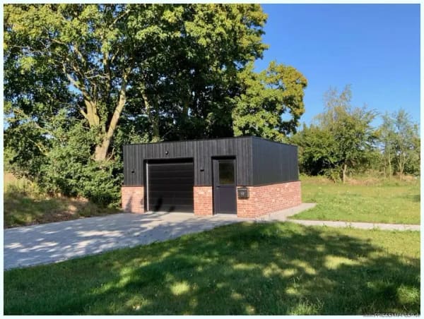 Immobilie in Hattstedt - BEZUGSFREI: Kernsanierter Bungalow mit großem Garten und Garage in Alleinlage nahe Husum und Nordsee - Bild 2