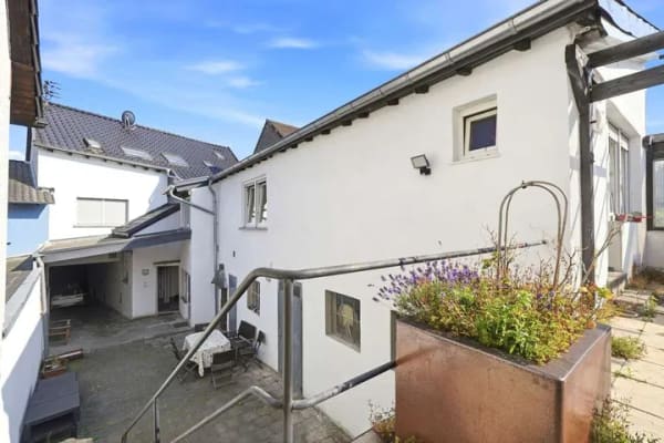 Immobilie in Rheinbach - Solides Investment in Merzbach! Modernisiertes Gebäudeensemble mit 3 Wohneinheiten und Ladenlokal - Bild 2