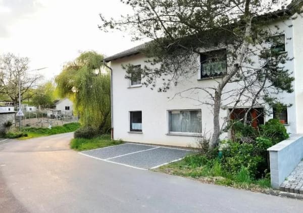 Immobilie in Altenkirchen (Westerwald) - Einfamilienhaus mit Potenzial 150m² Kachelofen ruhige ländliche Lage 2 Bäder Keller 5km Altenkirchen - Bild 1
