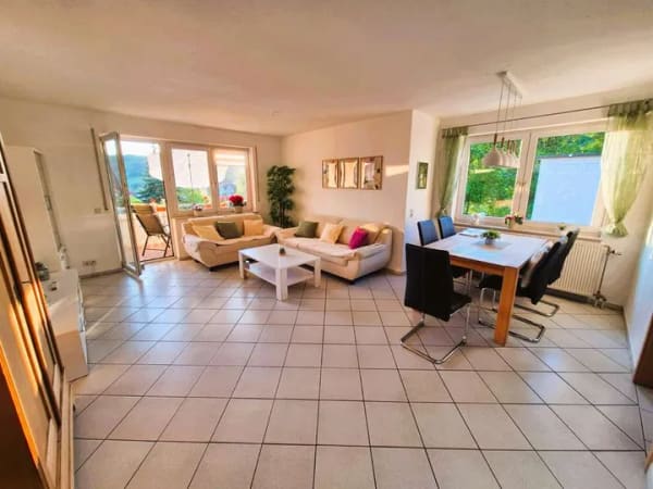 Immobilie in Mulfingen - Helle und ruhige 3-Zimmer Wohnung mit Balkon und Einzelgarage mit Stellplatz - Bild 2