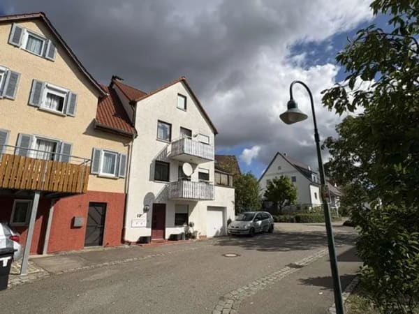 Immobilie in Großbettlingen - Viel Platz. Viel Potenzial. 7-Zimmer-Doppelhaushälfte in zentraler Lage von Großbettlingen - Bild 1
