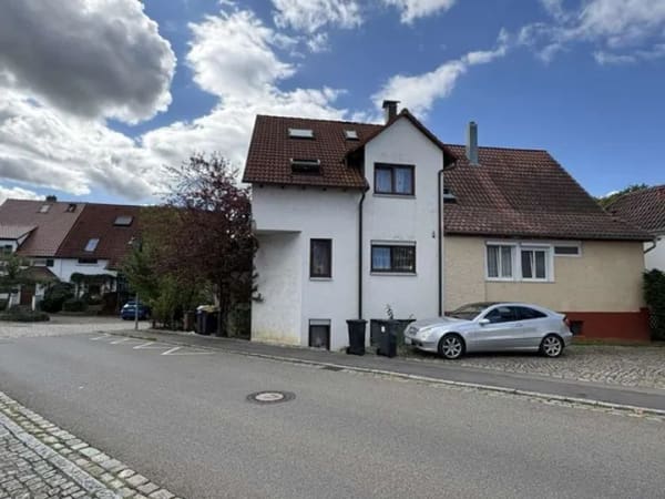 Immobilie in Großbettlingen - Viel Platz. Viel Potenzial. 7-Zimmer-Doppelhaushälfte in zentraler Lage von Großbettlingen - Bild 3
