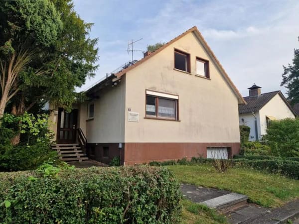 Immobilie in Eschwege - Einfamilienhaus in herrlicher Lage auf großem Eckgrundstück - Bild 0