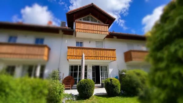Immobilie in Eurasburg - Grüne ruhige Lage: Sehr gepflegtes Reihenhaus mit PV, 2 Wallboxen, Energieklasse B - von privat - Bild 2