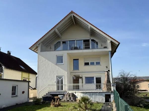 Immobilie in Dettenheim - Repräsentatives 2-Familienhaus in toller Ortsrandlage mit Keller, Garage und schönem Garten - Bild 1