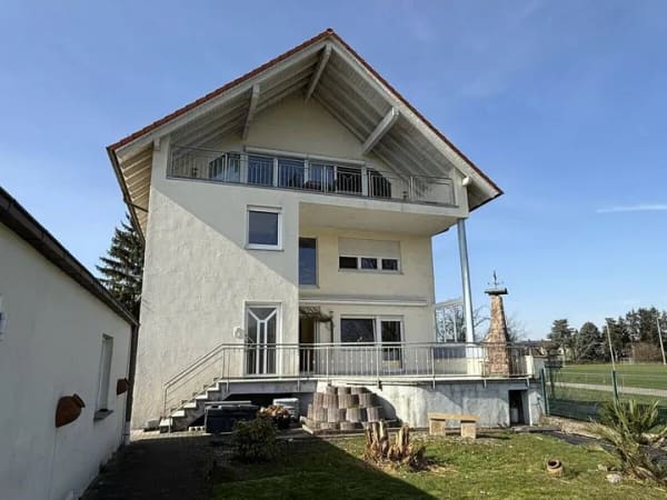 Immobilie in Dettenheim - Repräsentatives 2-Familienhaus in toller Ortsrandlage mit Keller, Garage und schönem Garten - Bild 2