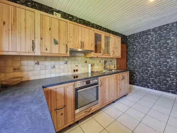 Immobilie in Westerdeichstrich - Ein Haus, drei Wohnkonzepte – 9 Zimmer mit viel Platz und vielseitigen Möglichkeiten in Westerdeichs - Bild 2