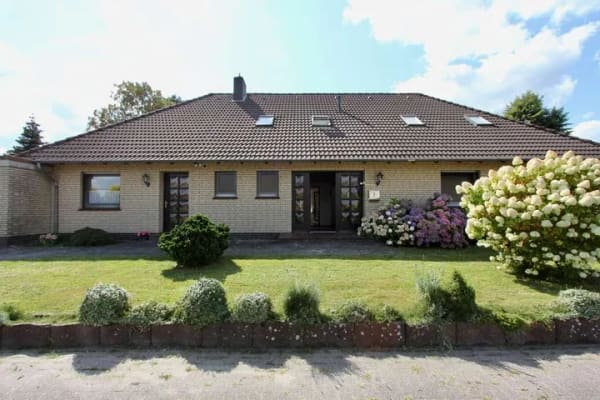 Immobilie in Wiesmoor - Vielseitiges Wohnobjekt in Wiesmoor – Wohnen, Vermieten & Arbeiten unter einem Dach - Cashflow-Haus  - Bild 1