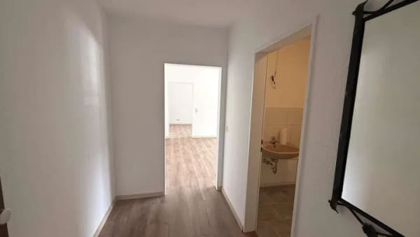 Immobilie in St. Blasien - Einziehen oder Vermieten: 2- Zimmer- Wohnung mit großem Balkon, Garage und Keller in St.Blasien - Bild 1