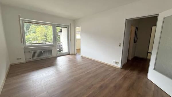 Immobilie in St. Blasien - Einziehen oder Vermieten: 2- Zimmer- Wohnung mit großem Balkon, Garage und Keller in St.Blasien - Bild 3