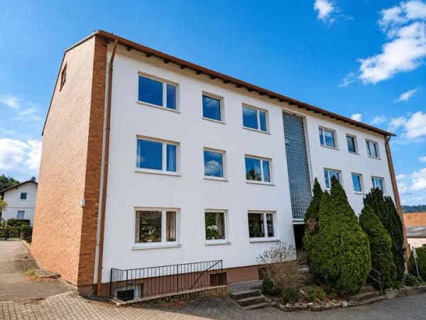 Immobilie in Rotenburg an der Fulda - Kompaktes Wohnen mit Weitblick in Rotenburg a.d.F. – 2 Zimmer und sonniger Balkon - Bild 1