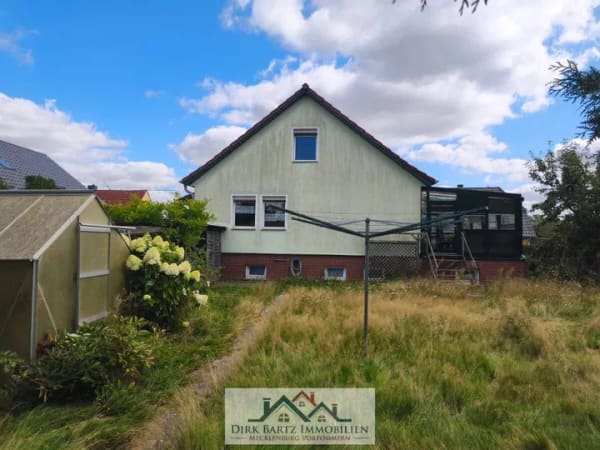 Immobilie in Dargun - Viel Platz und Potenzial - Einfamilienhaus mit großem Wintergarten in Dargun - Bild 2