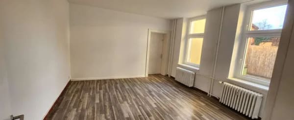 Immobilie in Nauen - bezugsfreie helle 5-Raum-Wohnung, 150 qm, zentral, Südterrasse, Wohnküche, Stellplatz - Bild 2