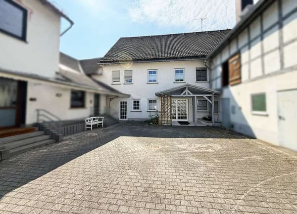 Immobilie in Langgöns - Exklusive 6-Zimmer-Wohnung mit Sauna und Ausbaureserve in Langgöns - Bild 1