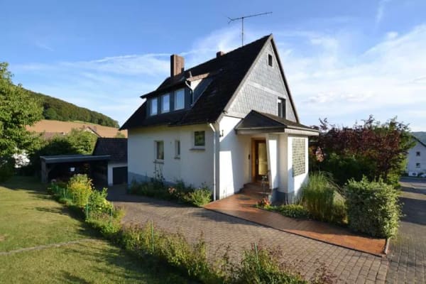 Immobilie in Holzen - Ein- bis Zweifamilienhaus mit gepflegtem Grundstück in ruhiger Ortslage von Holzen! - Bild 2