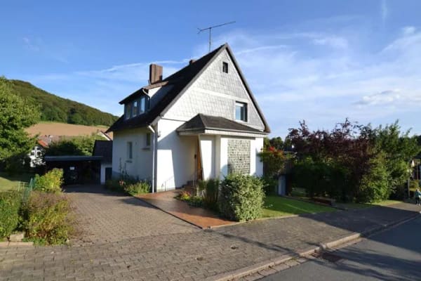 Immobilie in Holzen - Ein- bis Zweifamilienhaus mit gepflegtem Grundstück in ruhiger Ortslage von Holzen! - Bild 3