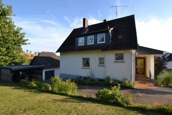 Immobilie in Holzen - Ein- bis Zweifamilienhaus mit gepflegtem Grundstück in ruhiger Ortslage von Holzen! - Bild 4