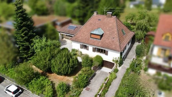 Immobilie in Aystetten - Einfamilienhaus mit großem Gestaltungspotenzial in begehrter Lage von Aystetten! - Bild 0