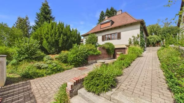 Immobilie in Aystetten - Einfamilienhaus mit großem Gestaltungspotenzial in begehrter Lage von Aystetten! - Bild 1