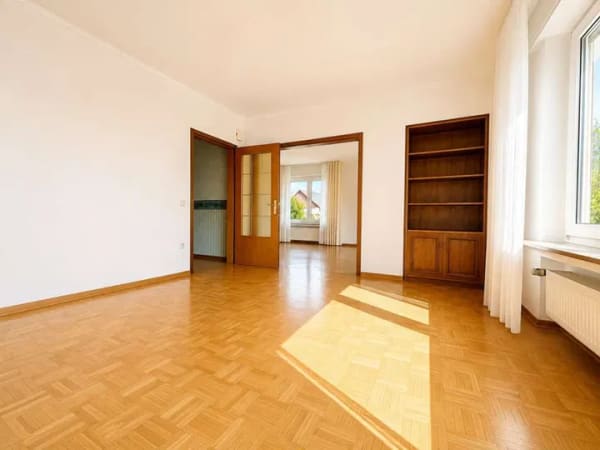 Immobilie in Höxter - Zweifamilienhaus in Höxter-Lüchtringen: Viel Platz, Garten & zwei Einheiten! - Bild 2