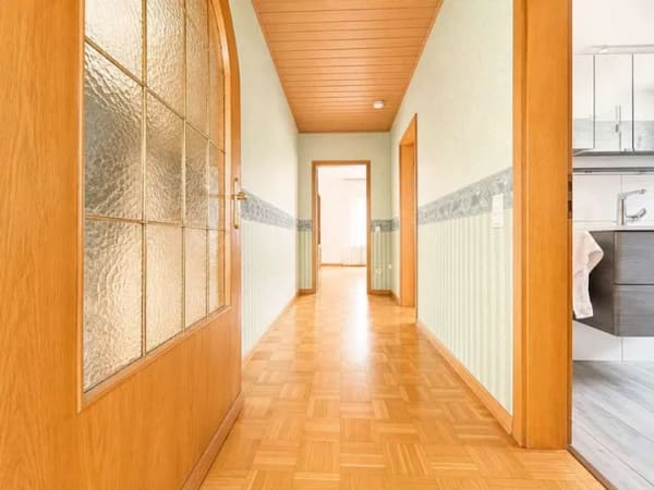 Immobilie in Höxter - Zweifamilienhaus in Höxter-Lüchtringen: Viel Platz, Garten & zwei Einheiten! - Bild 3