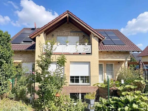 Immobilie in Ockenheim - Ockenheim - Großzügiges Einfamilienhaus mit Einliegerwohnung! - Bild 0