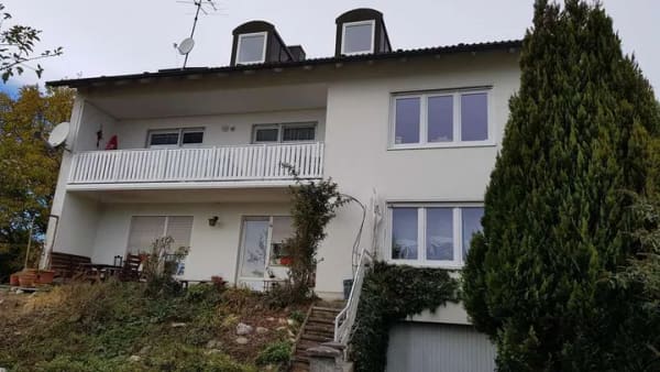 Immobilie in Altomünster - Mehrfamilienhaus, 3 Wohnungen (1 frei, 2 vermietet), großes Grundstück - Bild 0
