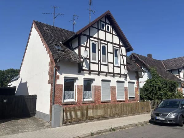 Immobilie in Lüchow - Mehrfamilienhaus mit vier kleinen Wohneinheiten und Nebengebäude - Bild 1