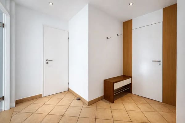 Immobilie in Grünwald - Die Bestlage am Waldrand in Grünwald! Großzügige Doppelhaushälfte mit viel Platz und Outdoorpool - Bild 3