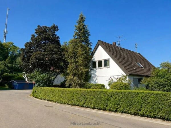 Immobilie in Buggingen - Viel Raum für Ihre Ideen - Einfamilienhaus in besonderer Ecklage. 965 m² Grundstück. Freier Blick. - Bild 0