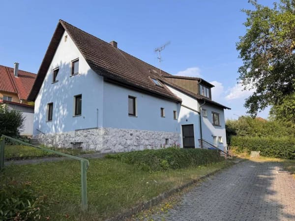 Immobilie in Parsberg - Tradition trifft Zukunft - Altbau-Haus mit großzügigem Grundriss und Garten - Bild 1
