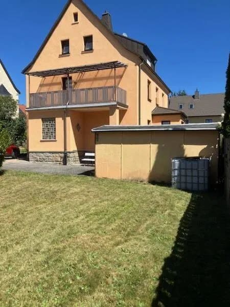 Immobilie in Treuen - Freistehendes und größtenteils saniertes 1-2-Familienhaus mit Zufahrt, Garagen, Pool und Nebengelass in exponierter W... - Bild 0