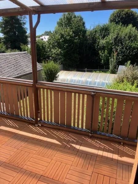 Immobilie in Treuen - Freistehendes und größtenteils saniertes 1-2-Familienhaus mit Zufahrt, Garagen, Pool und Nebengelass in exponierter W... - Bild 2