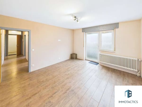 Immobilie in Seibersbach - Einfamilienhaus mit Balkon, viel Nutzfläche, zwei Garagen und drei Außenstellplätzen in Seibersbach - Bild 3