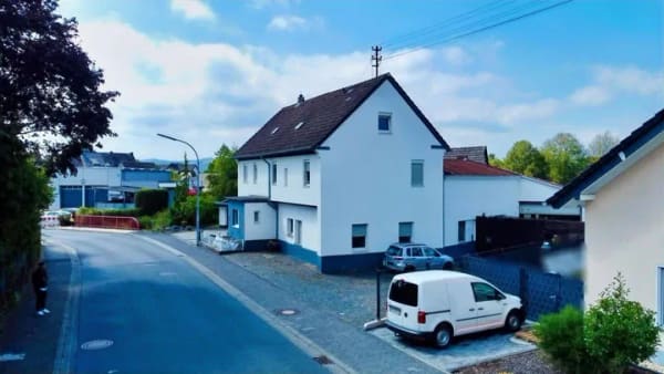 Immobilie in Staudt - VIELSEITIGES INVESTMENT - zwei Wohneinheiten, Gewerbe & Ausbaupotenzial; auch ideal zur Eigennutzung - Bild 1