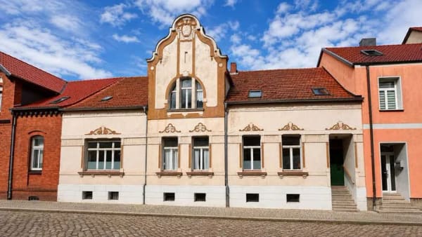 Immobilie in Tangermünde - Jugendstil-Stadthaus in Tangermünde - historischer Charme trifft außergewöhnliches Potenzial - Bild 1