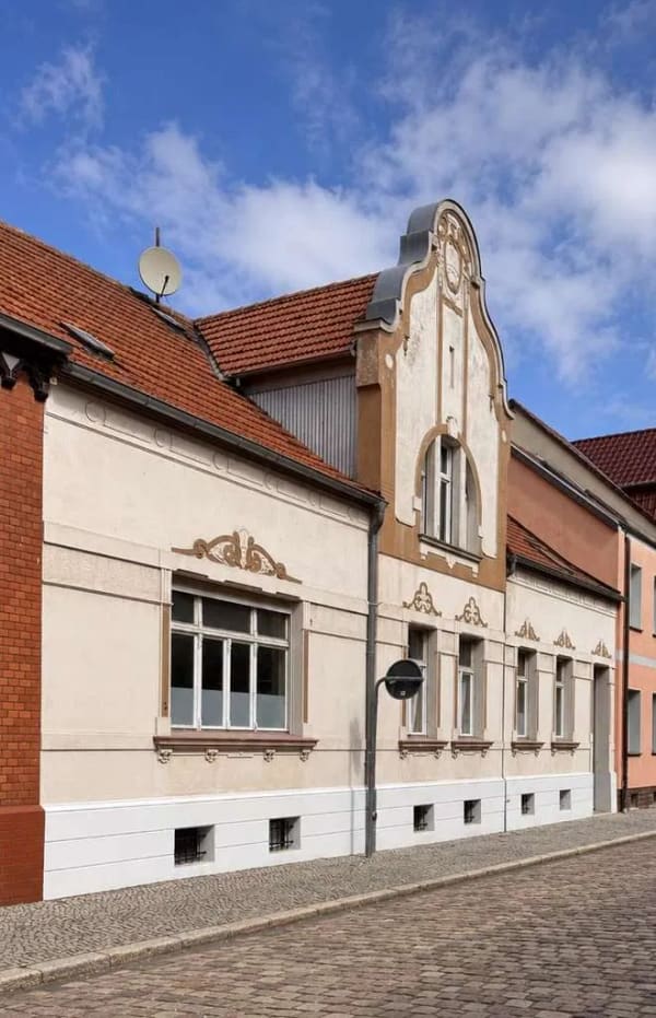 Immobilie in Tangermünde - Jugendstil-Stadthaus in Tangermünde - historischer Charme trifft außergewöhnliches Potenzial - Bild 2
