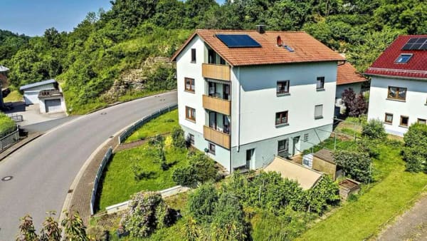Immobilie in Billigheim - Großzügiges Zweifamilienhaus für die ganze Familie mit Nutzgarten und Garagen - Bild 2