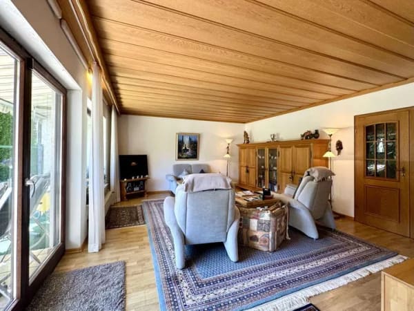 Immobilie in Dürrholz - Geräumiges Zweifamilienhaus mit Doppelgarage und großem Garten - Bild 1