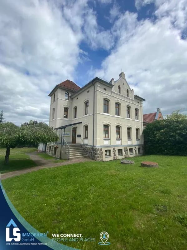 Immobilie in Malchin - Historische Eleganz trifft solide Kapitalanlage- Mehrfamilienhaus mit Nebengebäude und Gartenanlage - Bild 0