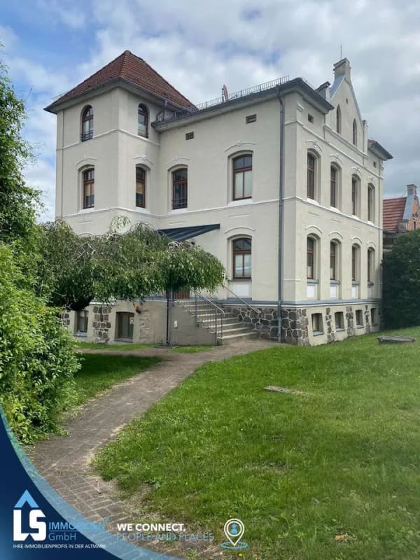 Immobilie in Malchin - Historische Eleganz trifft solide Kapitalanlage- Mehrfamilienhaus mit Nebengebäude und Gartenanlage - Bild 2