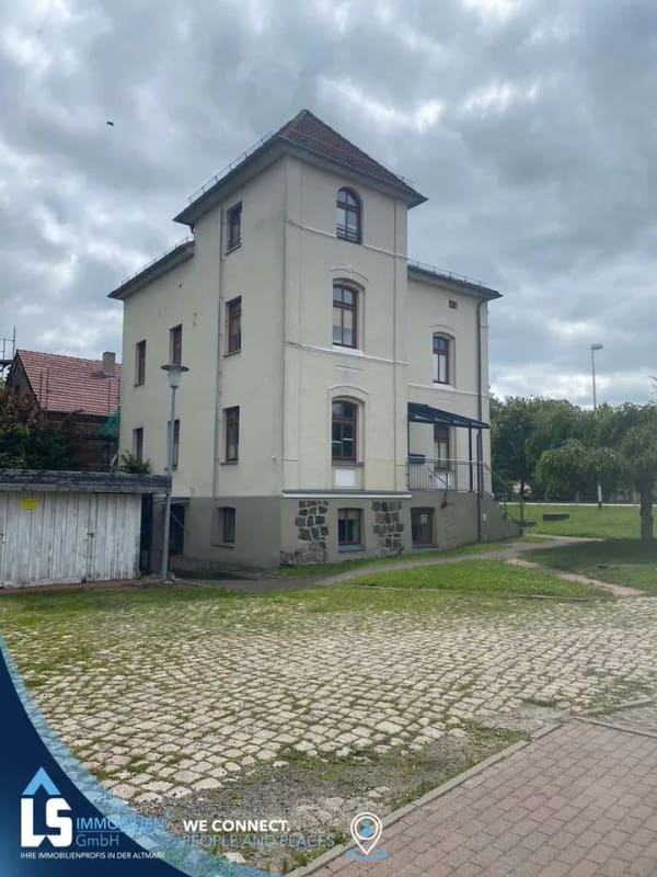 Immobilie in Malchin - Historische Eleganz trifft solide Kapitalanlage- Mehrfamilienhaus mit Nebengebäude und Gartenanlage - Bild 3