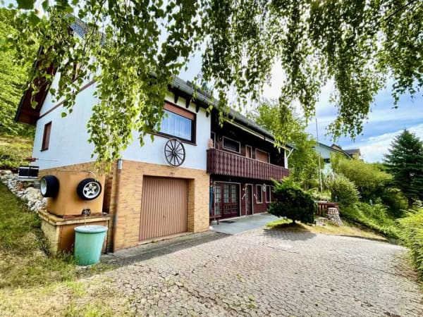 Immobilie in Dahlheim - Schönes und solides Einfamilienhaus  mit Garage, Garten und Balkon, schön gelegen in Dahlheim - Bild 0