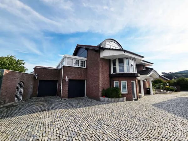 Immobilie in Neuenrade - Top gepflegtes Mehrfamilienhaus in Altenaffeln mit über 200qm großer luxuriöser Eigentümerwohnung!!! - Bild 1