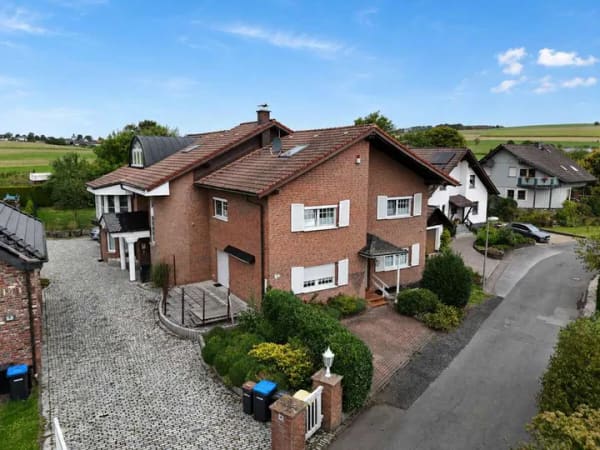 Immobilie in Neuenrade - Top gepflegtes Mehrfamilienhaus in Altenaffeln mit über 200qm großer luxuriöser Eigentümerwohnung!!! - Bild 2