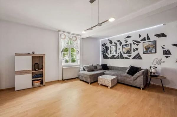 Immobilie in Vaihingen an der Enz - Vermietete 2 Zimmer Wohnung im 1. OG - charmante Kapitalanlage in zentraler Lage - Bild 1