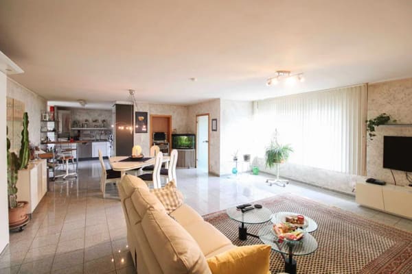 Immobilie in Brüggen - Bungalow mit 139 qm und einem Büro/Einliegerwohnung von 49 qm mit seperatem Eingang - Bild 1