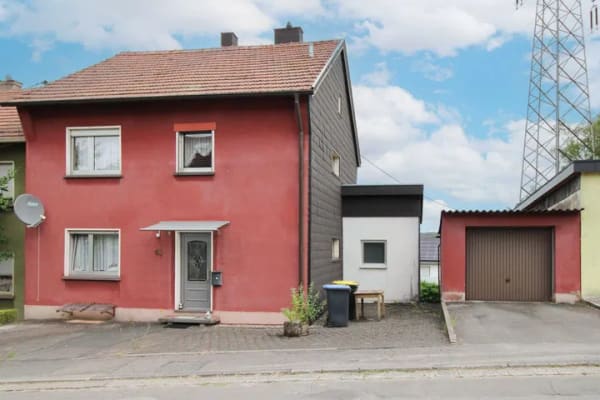 Immobilie in Schiffweiler - Viel Platz für Ihre Ideen – familienfreundliches Zuhause mit großem Garten und viel Potenzial - Bild 0